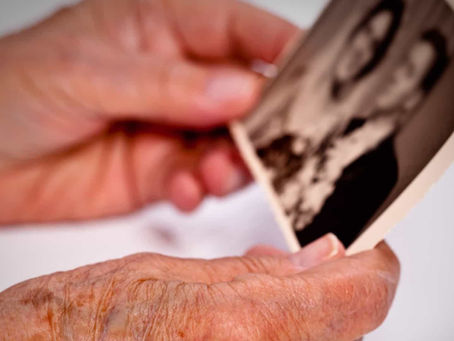 Alzheimer: Afeta mais mulheres do que homens e o motivo é simples