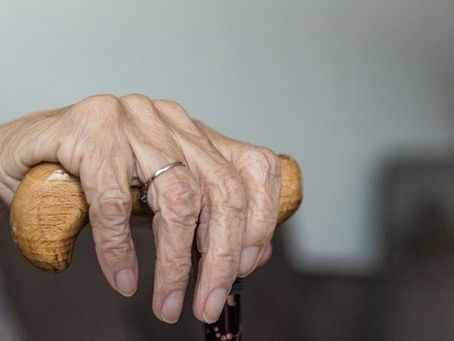 Alzheimer: Criar metas pode ajudar pessoas com demência em estágio inicial