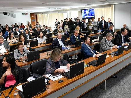 Alzheimer: Profissão de cuidador de idoso aprovada pela CCJ