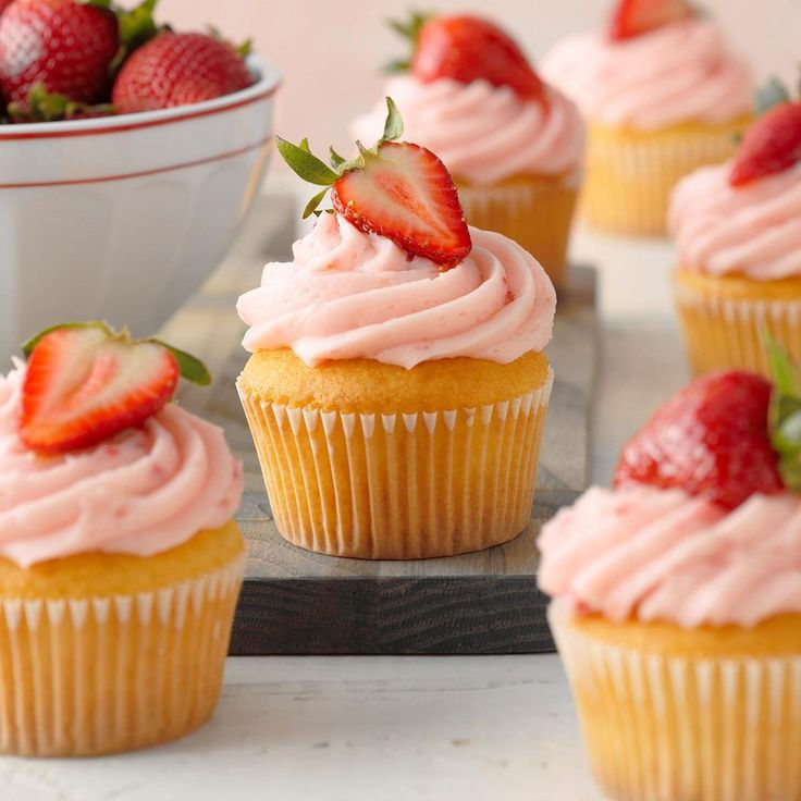 Strawberry Lemonade Cupcakes