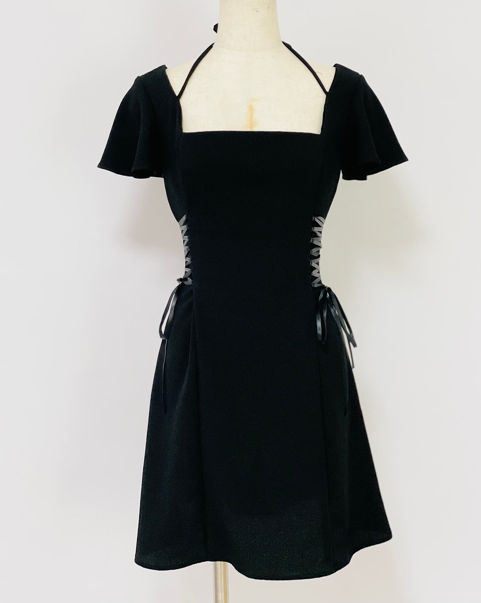 サムネイル： レースアップスクエアネック　ワンピース