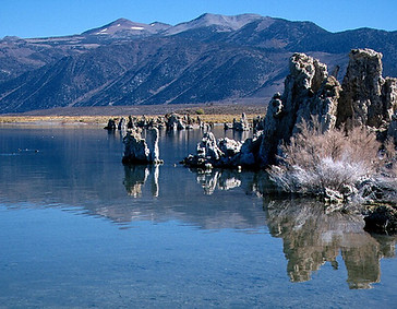 Mono Lake (Wikimedia).jpg