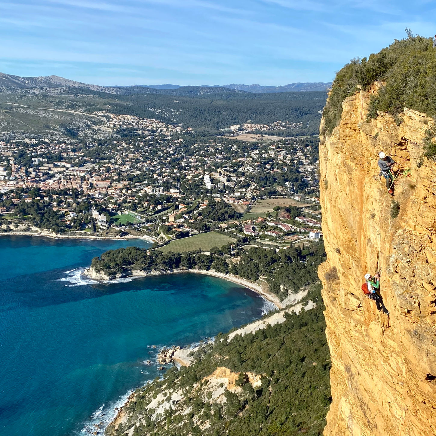 Initiation escalade et grande voie faciles au cap Canaille à Cassis