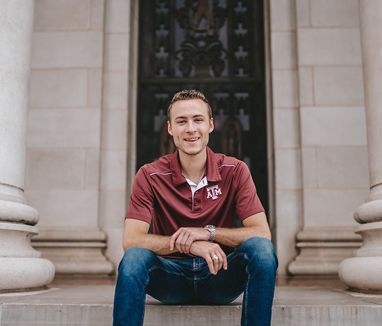 093-aggiegrad-LifestylesByBecca.jpg