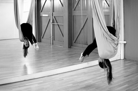 Stef Kerswell Photography-Aerial Yoga -