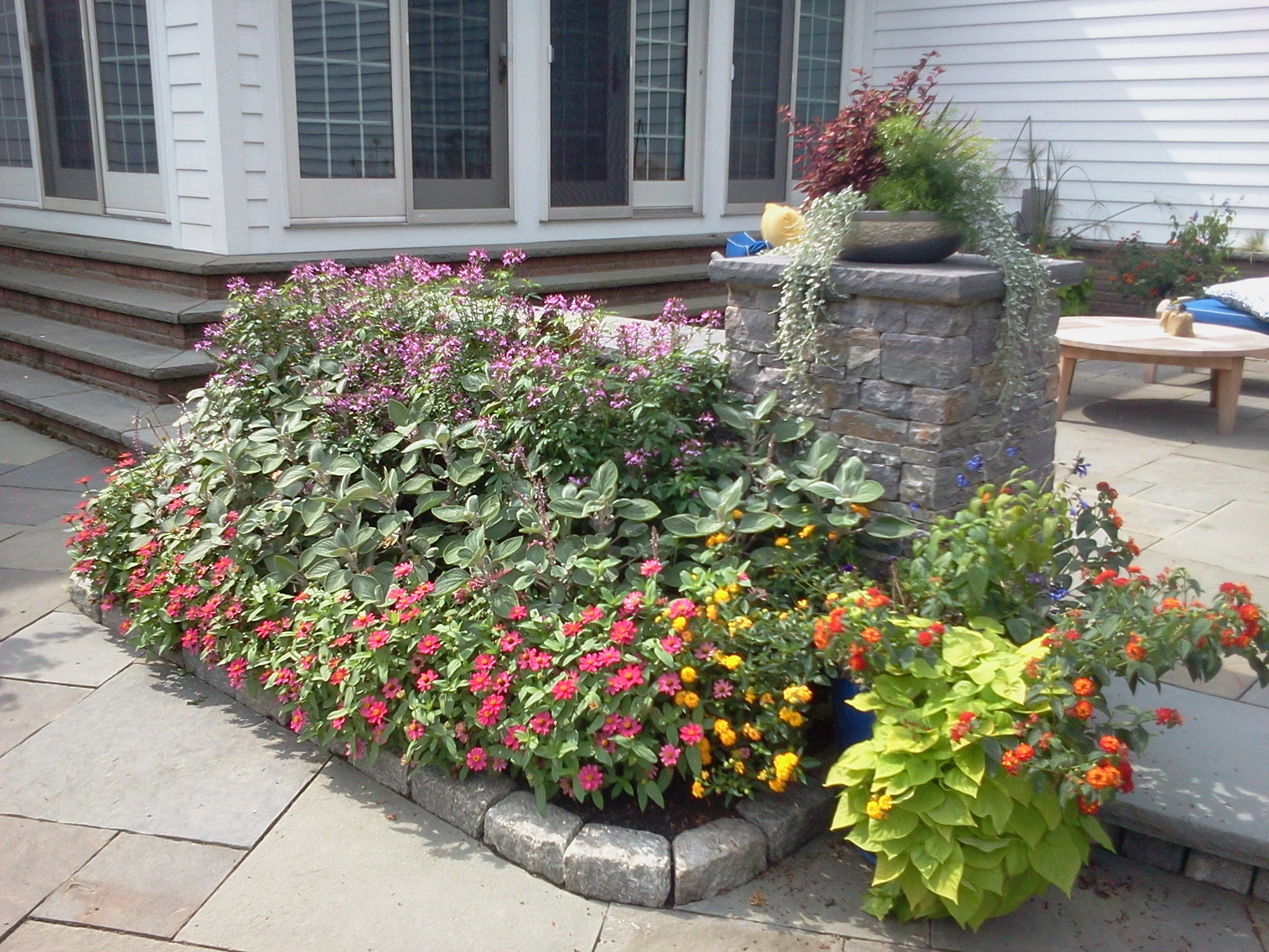stone wall, pillar and annual design