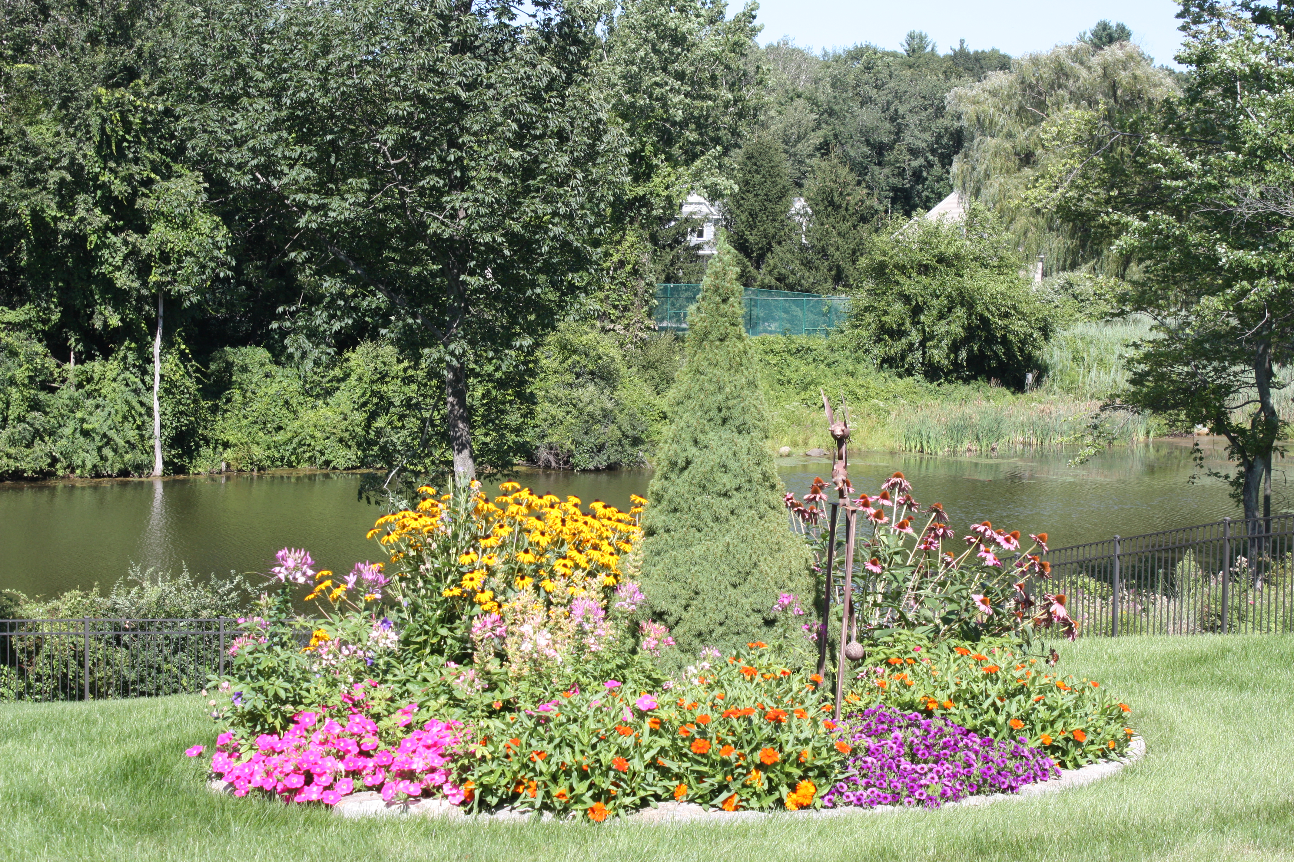 small mixed color bed