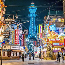 Osaka, conhecida como "Kitchen of Japan", encanta com uma mistura vibrante de cultura e modernidade, destacando-se por sua comida de rua deliciosa e atrações dinâmicas. Explore o histórico Castelo de Osaka, o animado Dotonbori com suas luzes e comidas típicas, e o imersivo Universal Studios Japan. Aproveite a culinária local, use o Osaka Amazing Pass para economia e não perca os festivais e a beleza das cerejeiras em flor.