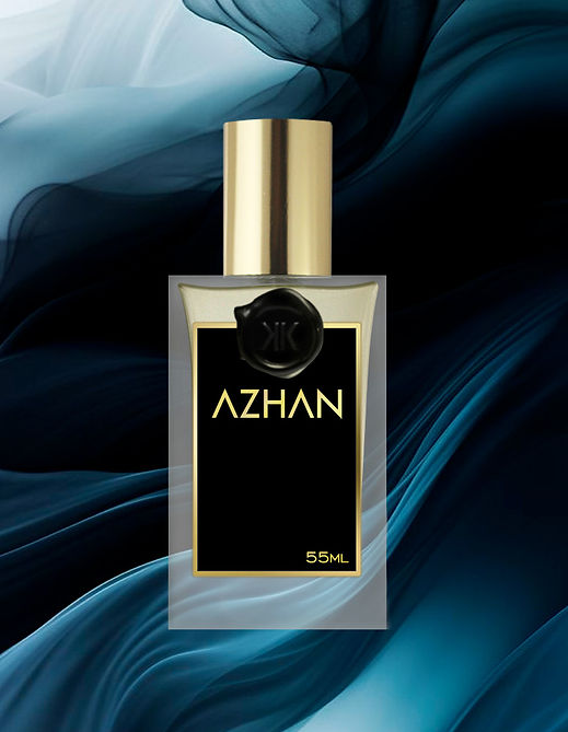 Perfume inspirado em Boadicea the Victorious, Dasman uma identidade olfativa de luxo e tradição, para quem ousa se destacar. Azhan, contratipo de Dasman de Boadicea the Victorious, traduz o fascínio e o legado do Oriente Médio em um perfume sofisticado, perfeito para celebrar o orgulho nacional do Kuwait. Inspirado na força da Rainha Boadicea, combina elementos clássicos de perfumaria em harmonia, reverenciando cultura e liberdade. Inicia com notas radiantes de bergamota e néroli, logo enriquecidas pelo calor vibrante do açafrão, que confere nuances de complexidade. O coração é dominado pela rosa, representando romantismo e finesse, enquanto a base luxuosa de oud cambojano, vetiver, patchouli e almíscares garante uma experiência intensa, sedutora e duradoura. Ideal para quem valoriza exclusividade, história e a expressão artística em fragrâncias.