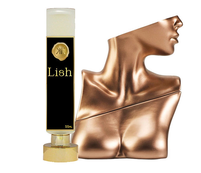 Perfume inspirado em Eilish Billie Eilish. Lish é uma fragrância inspirada no perfume Eilish, de Billie Eilish, que combina pétalas doces e envolventes com uma mistura sensual de baunilha, especiarias suaves e cacau. Madeiras nobres e almíscar acrescentam um toque intenso, deixando um rastro quente e marcante. O frasco, em um tom âmbar dourado, foi desenhado para lembrar as curvas do corpo feminino, especialmente o colo, peito e clavícula, misturando linhas esculturais clássicas com uma estética moderna e sofisticada.