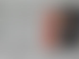 Francis Darcy anime une soirée magique à la fête du village avec tours de magie et sculpture de ballons