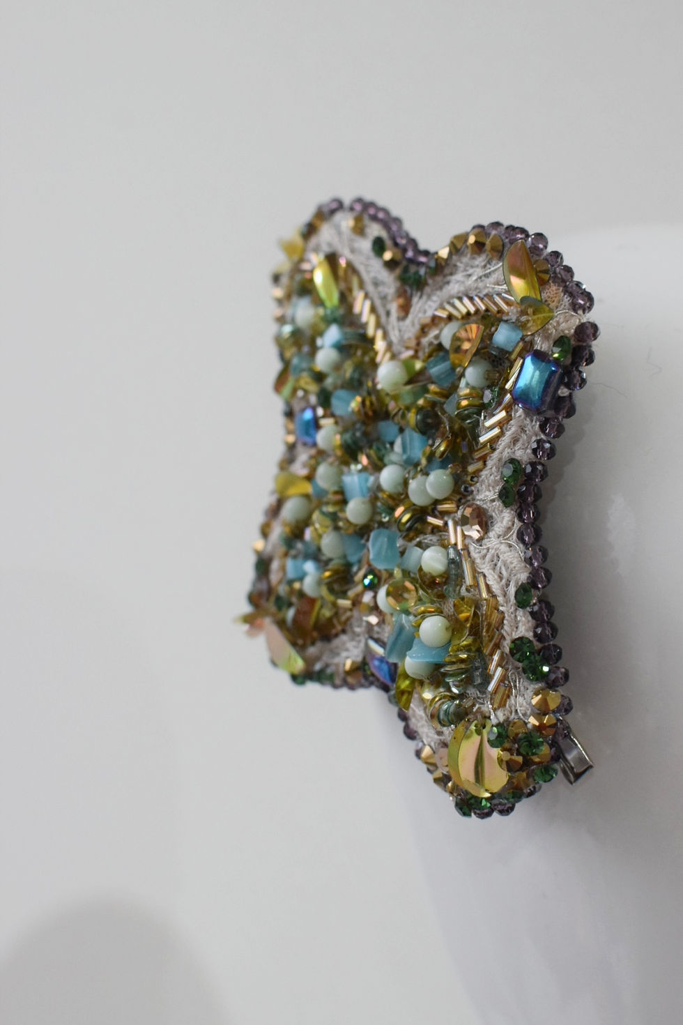 Thumbnail: Gold beaded shimmery hairclip /brooch