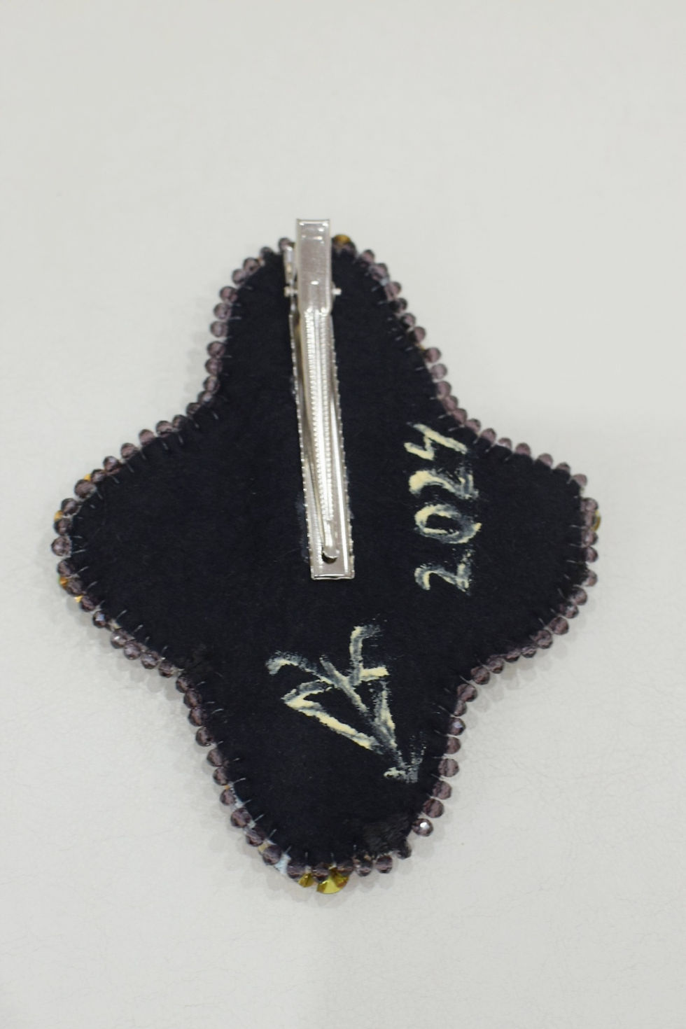 Thumbnail: Gold beaded shimmery hairclip /brooch