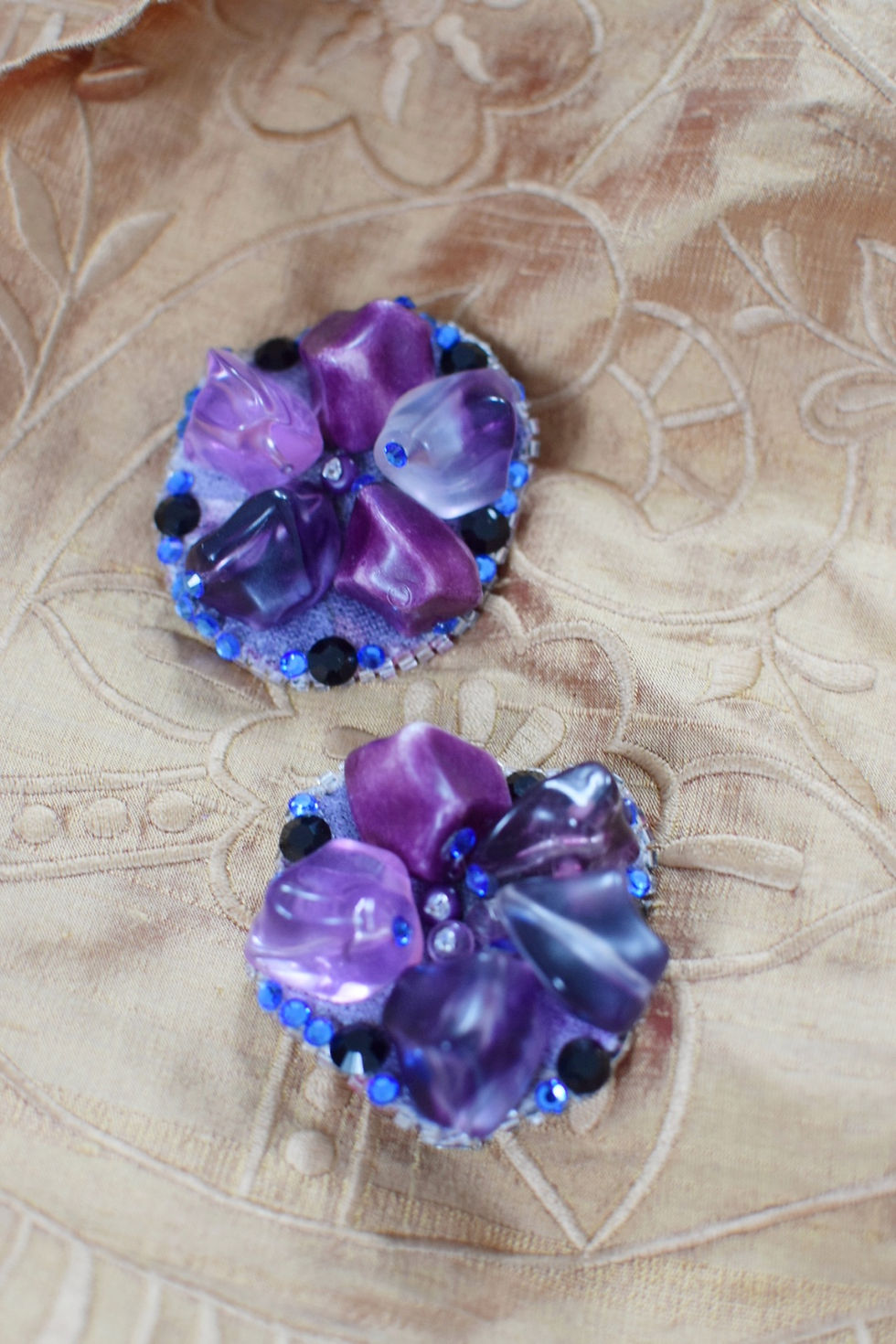 Thumbnail: A pair of transparent purple bead flower hairclips /brooches