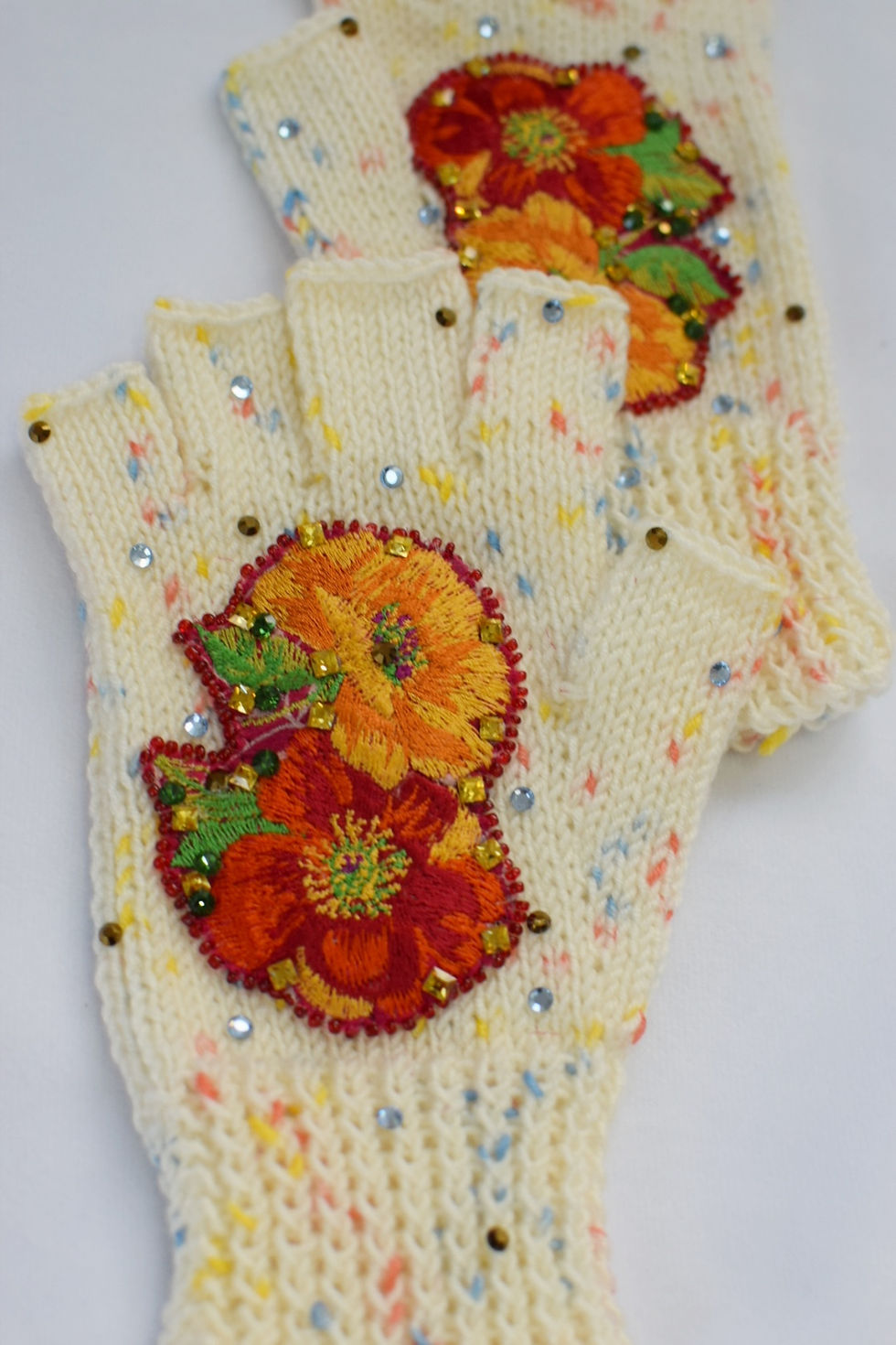 Thumbnail: White and embroidered flowers fingerless gloves 