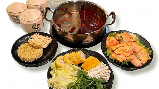 Twin Flavor Coconut Chicken Hot Pot (2 -Person) 鸳鸯椰王锅 2 人套餐