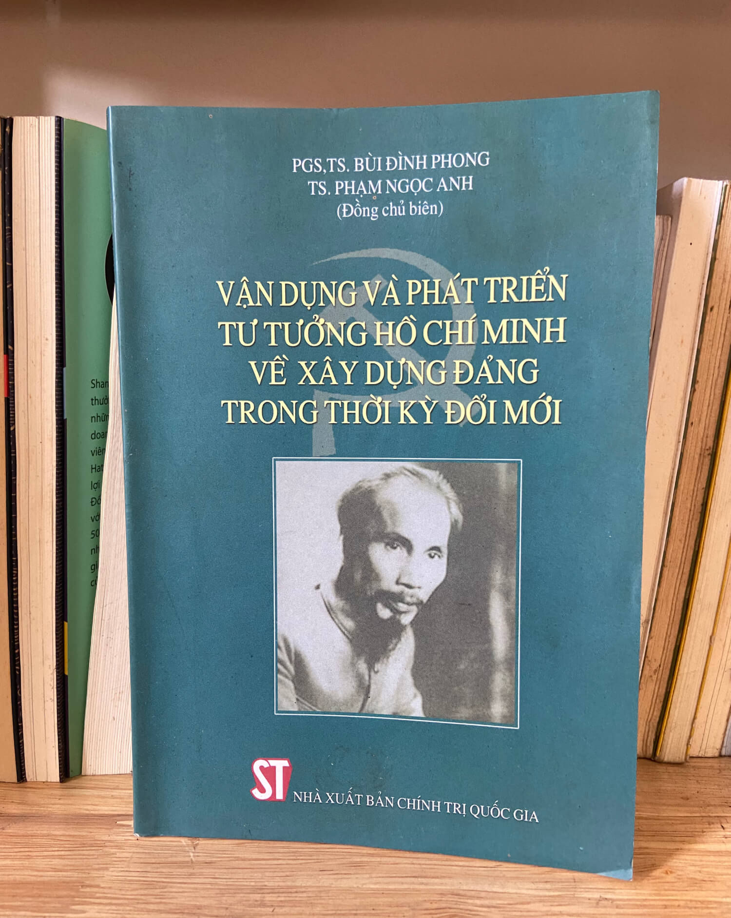 Vận dụng và phát triển tư tưởng HCM về xây dựng Đảng trong thời kỳ đổi mới