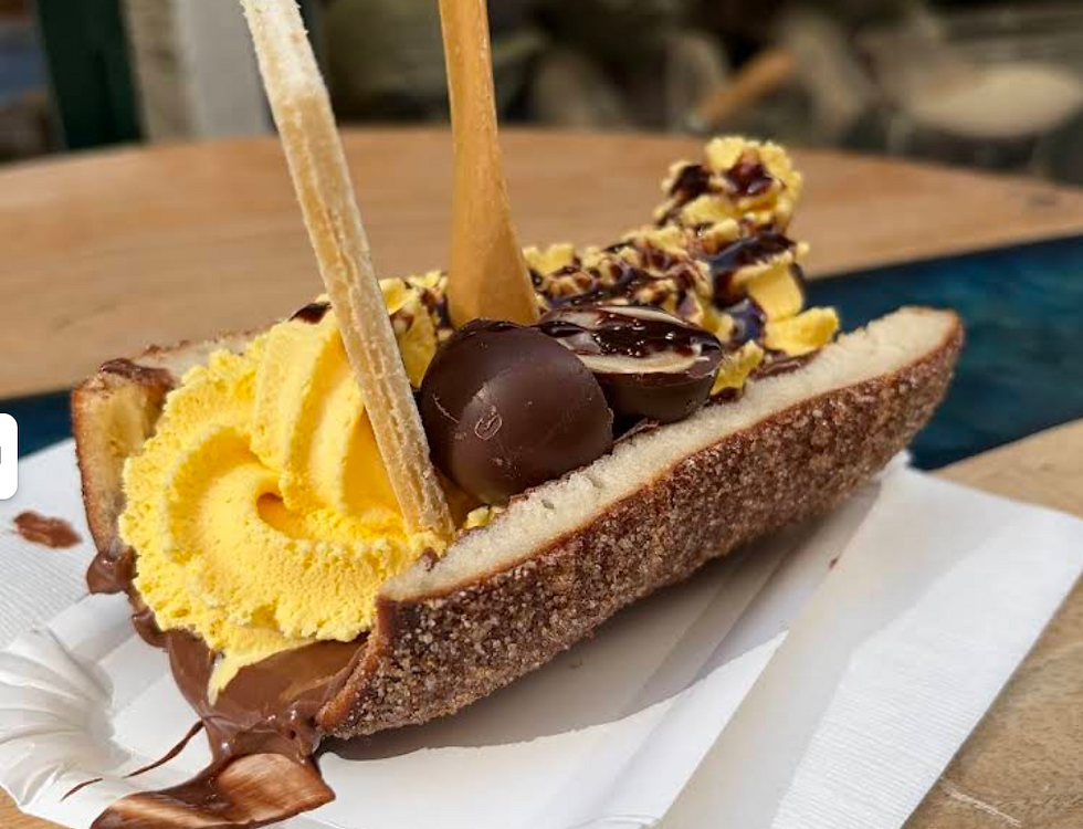 We tried the cinammon cake with mango ice cream