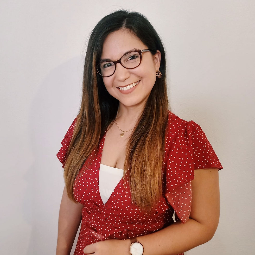 • Máster en Psicología Clínica y de la Salud / Instituto Superior de Estudios Psicológicos (ISEP)
• Máster en Psicoterapia Cognitivo Conductual / Instituto Superior de Estudios Psicológicos (ISEP)