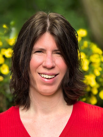 Erin Quill Author Headshot 2025.jpg
