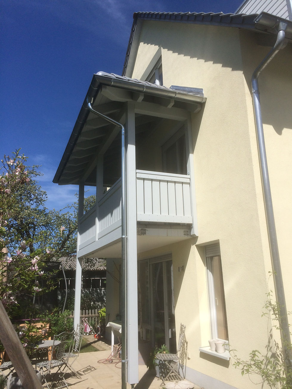 Einbau Dachgaube mit Balkon an der Giebelseite Einbau Dachgaube mit Balkon an der Giebelseite