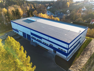 Dokončili jsme opláštění výrobní haly v Brně