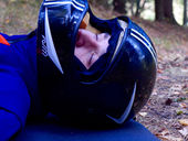 Správné sundávání helmy — neboj se pomoci!