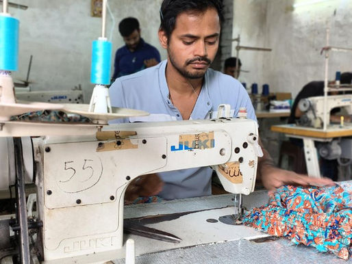 Detrás de las Costuras – El Proceso de Fabricación de Ropa Bohemia
