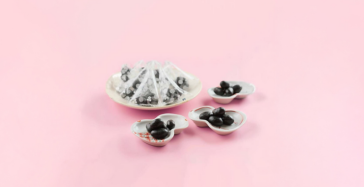 テトラ竹炭豆 | 豆菓子 | 創業明治2年 豆徳