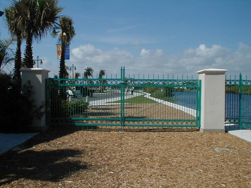 Picket driveway gate g3