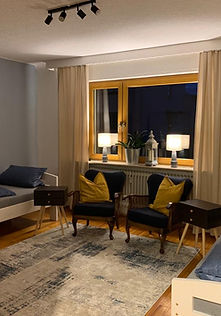Schlafzimmer mit 2 Einzelbetten.jpg
