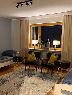 Schlafzimmer mit 2 Einzelbetten.jpg