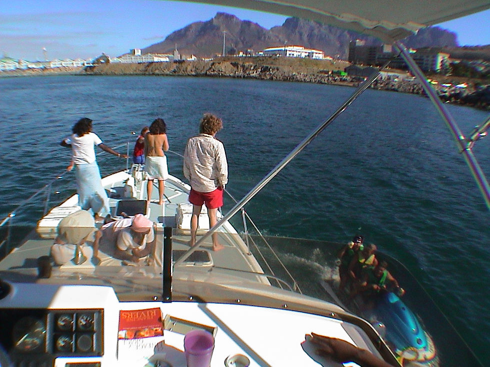 Cape Town's South Africa Waterfront and Green Point: Attractions, Robben Island Cruises, and Dining Delights