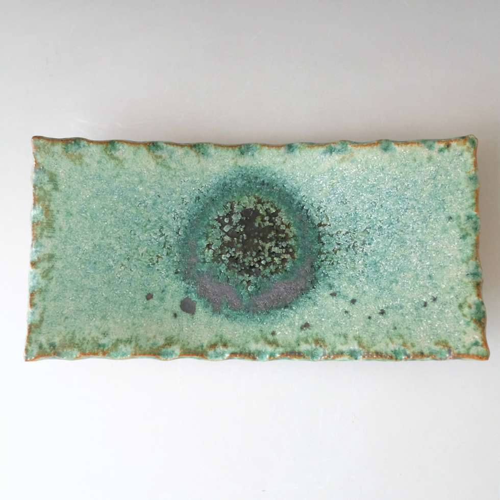 Thumbnail: Serving plate with legs (wave edge)