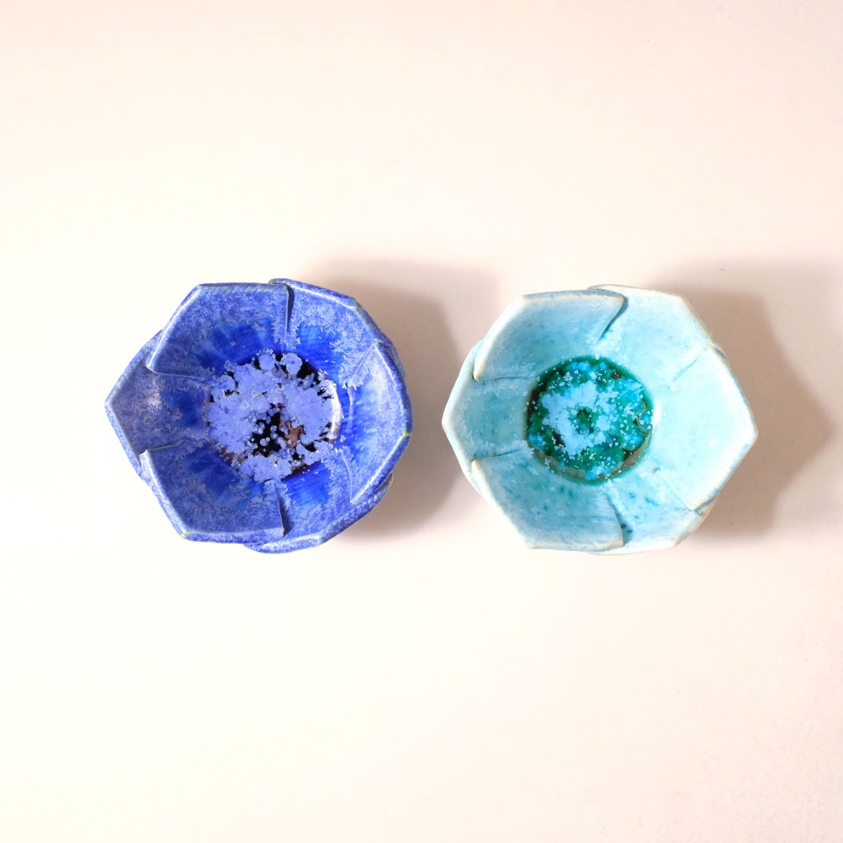 白い土のたたら花形小鉢(チューリップ)