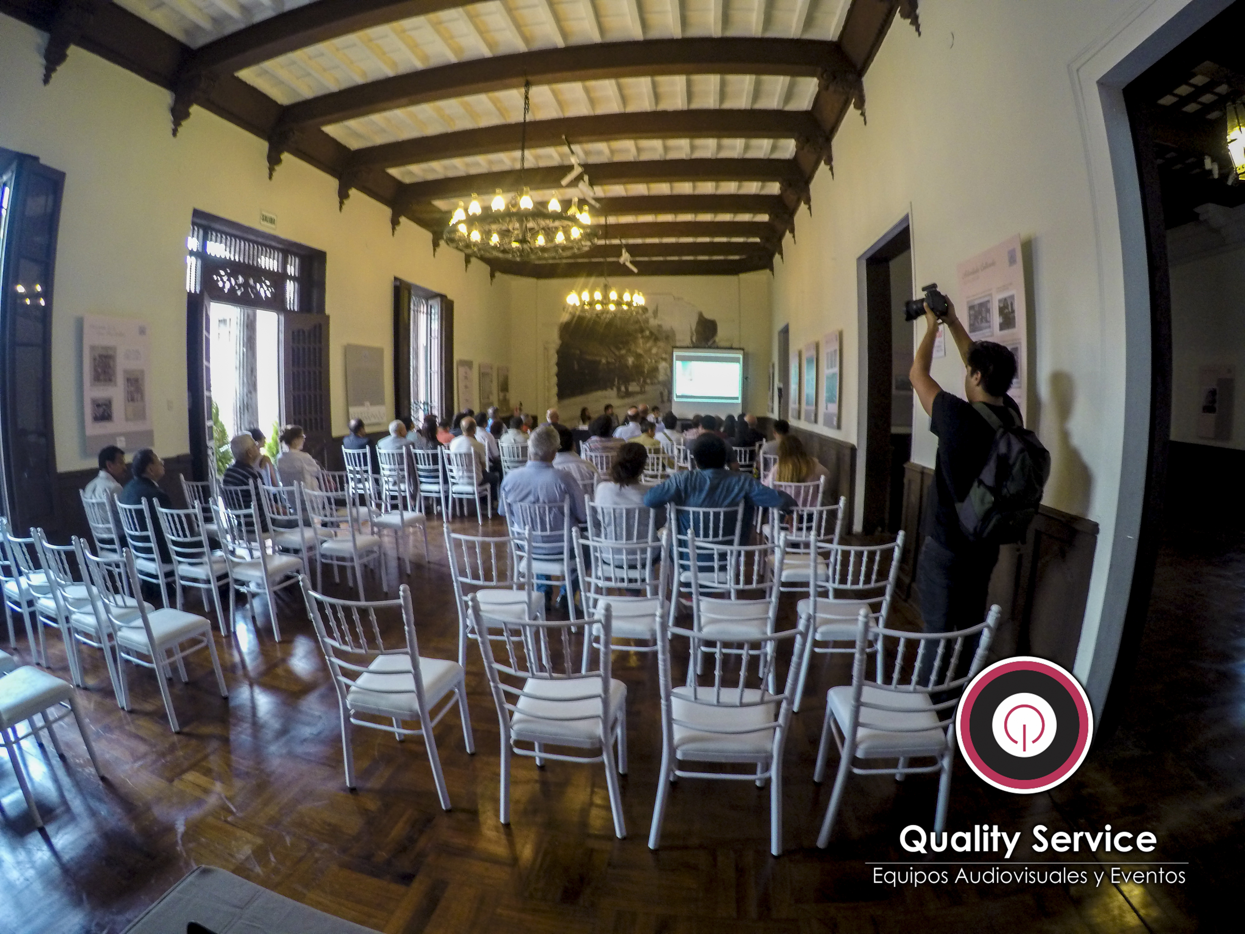 ALQUILER DE EQUIPOS MULTIMEDIA