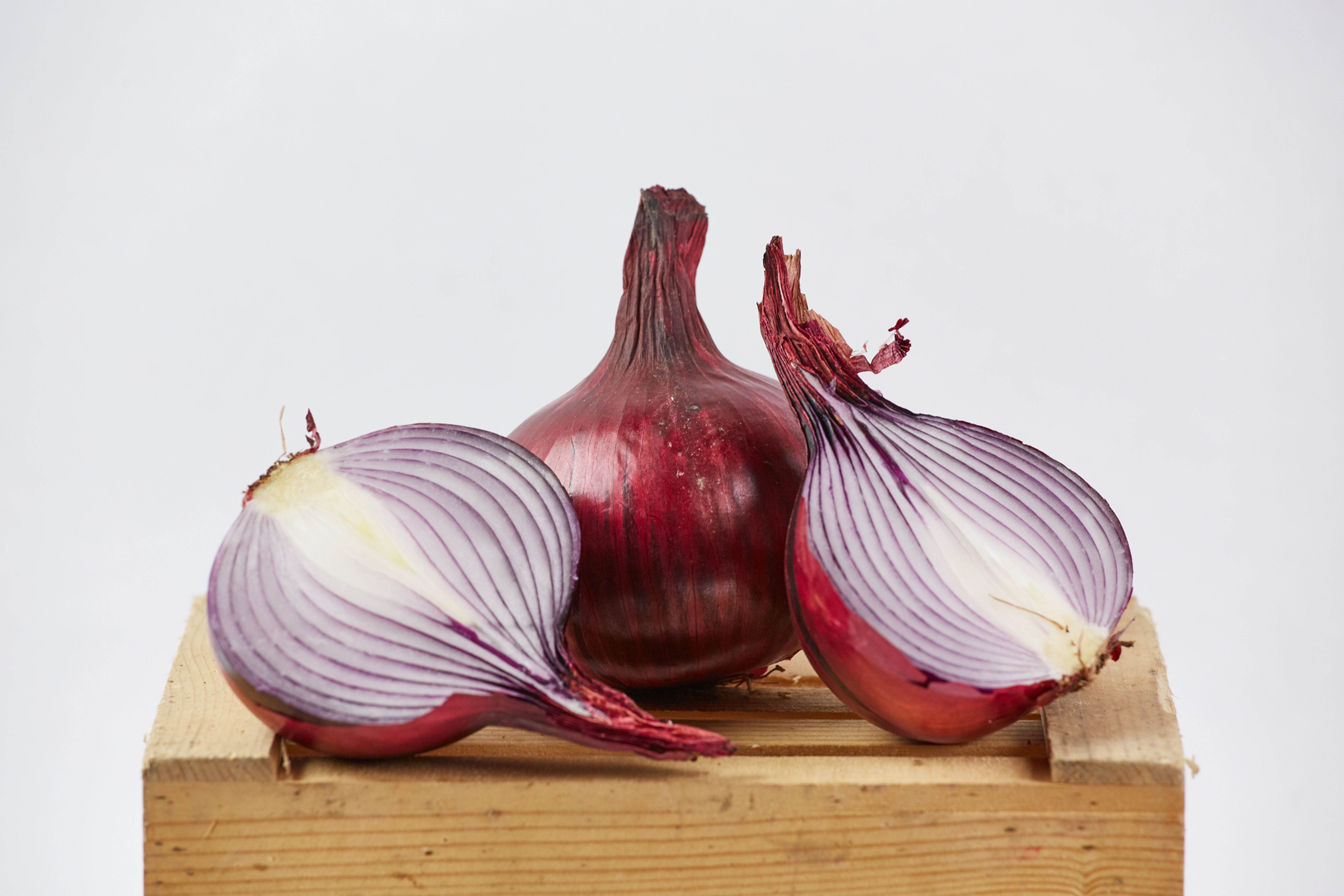 Čebula rdeča 250 g,   (2-3 kosi)