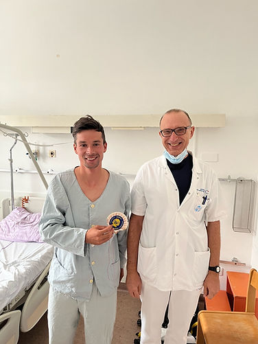 Primož Roglič s predsednikom kolesarskega društva, dr. Francem Štefaničem.jpeg