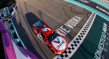 NCS Race Recap: Kyle Larson plays Playoff spoiler, wins at Homestead