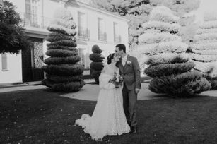 couple mariés découverte chignon bas maquillage naturel serre-tête mariage PACA