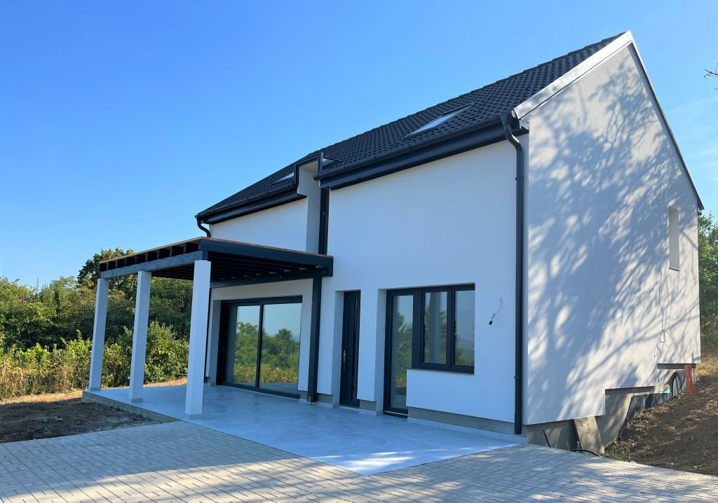 4 szobás, 115 nm-es családi ház - Üröm