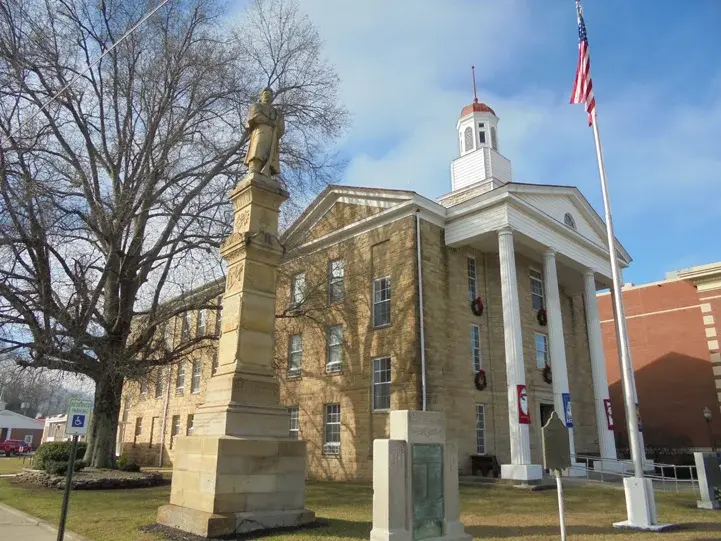 Lewis County Courthouse & Union Monument