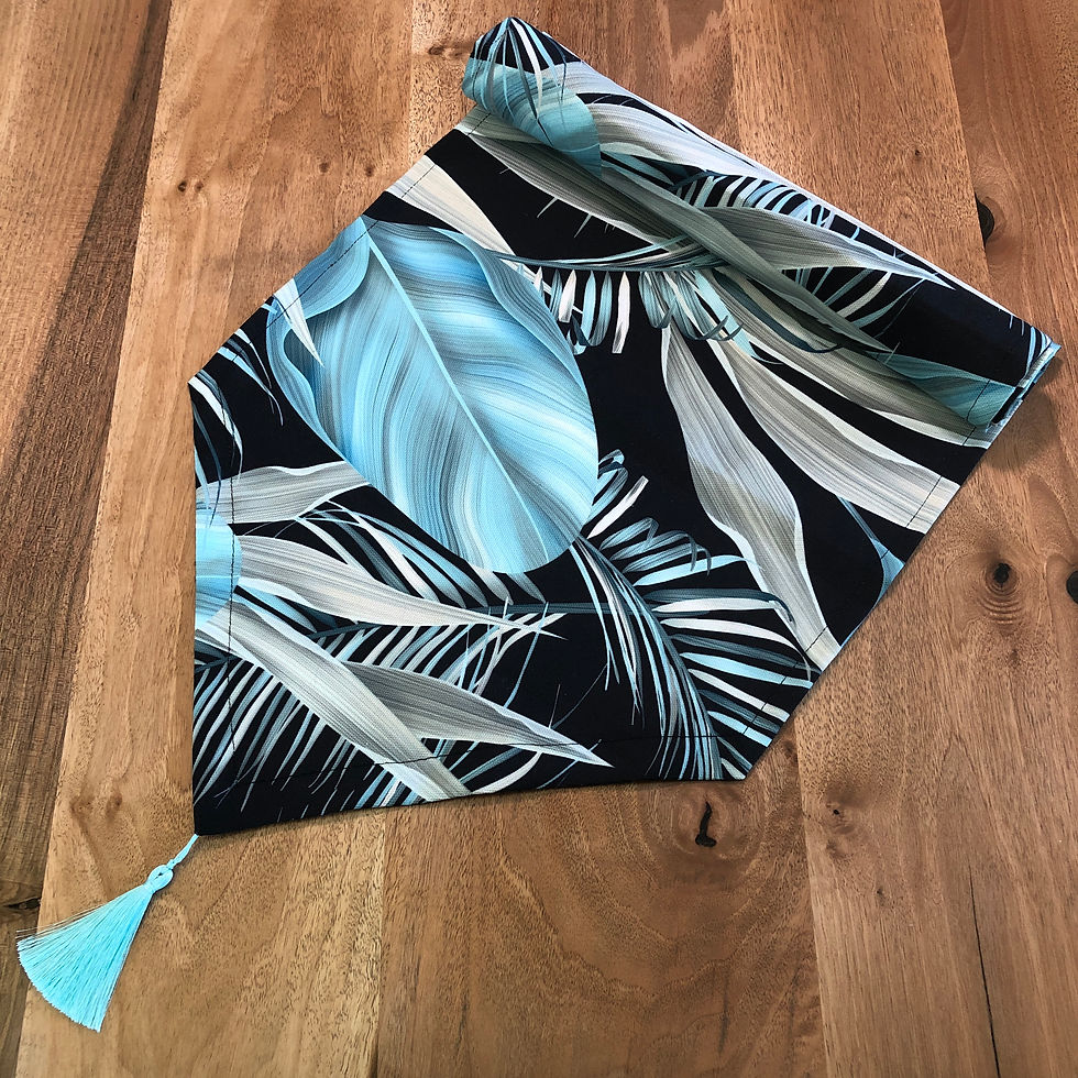 Küçük resim: Gri Gölgeli Yaprak Desen Runner Örtü