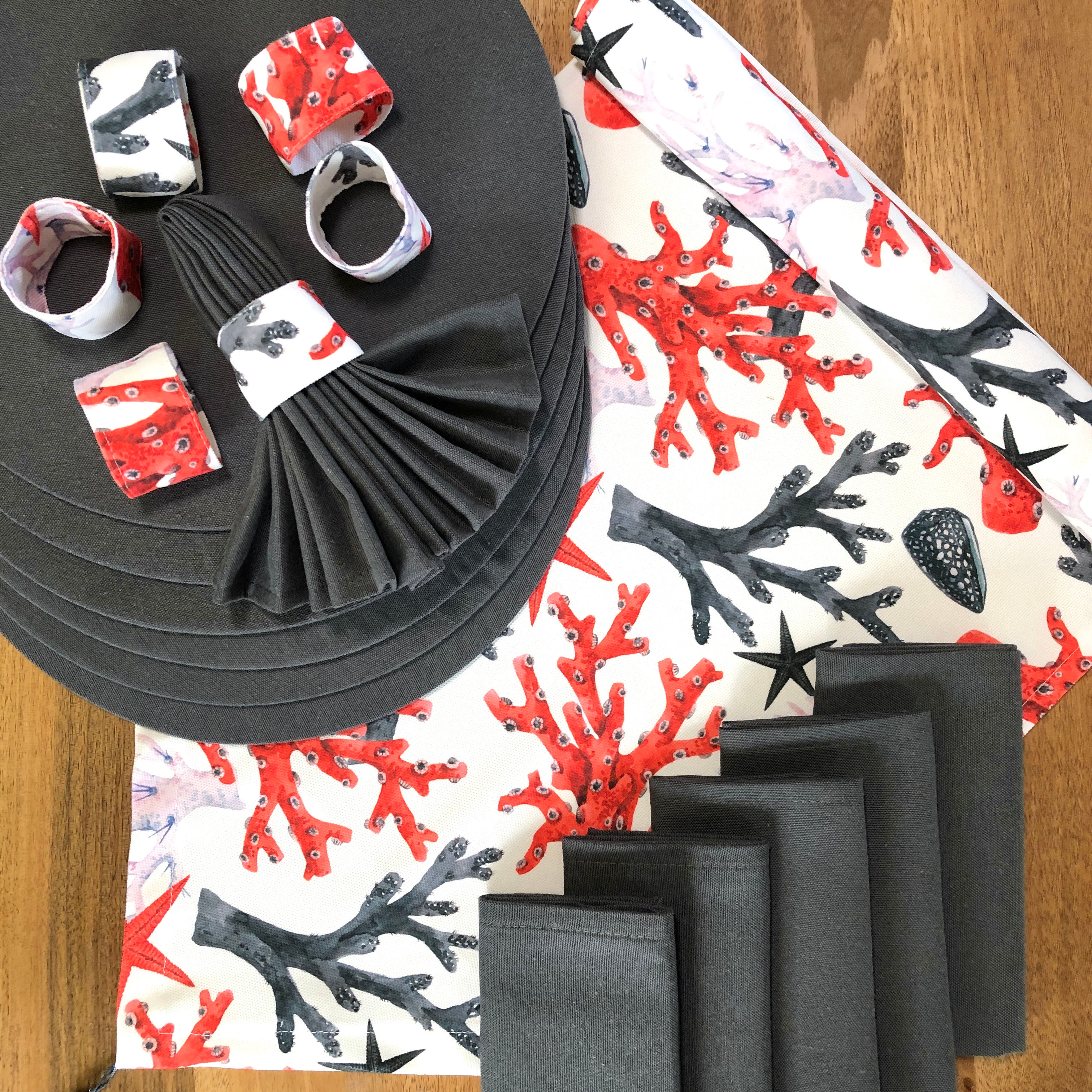 Kırmızı Mercan Desen Peçete Halkalı Takım