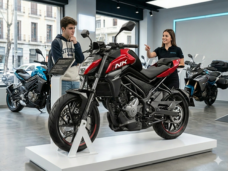 biker comprando moto