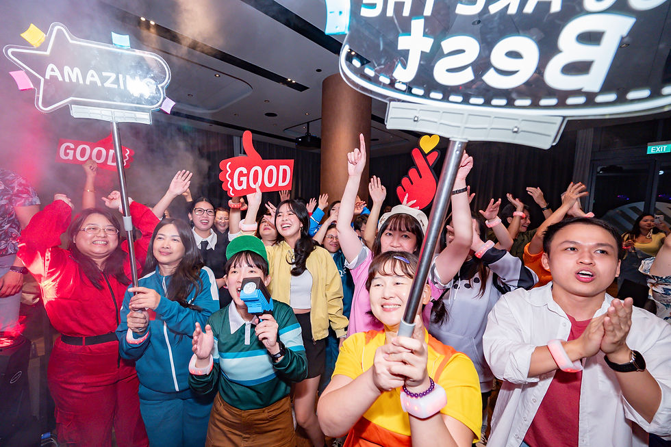 Emcee Singapore - Staff of Pullman Hillstreet holding up signs of "AMAZING" and "GOOD" as they cheered and applauded.