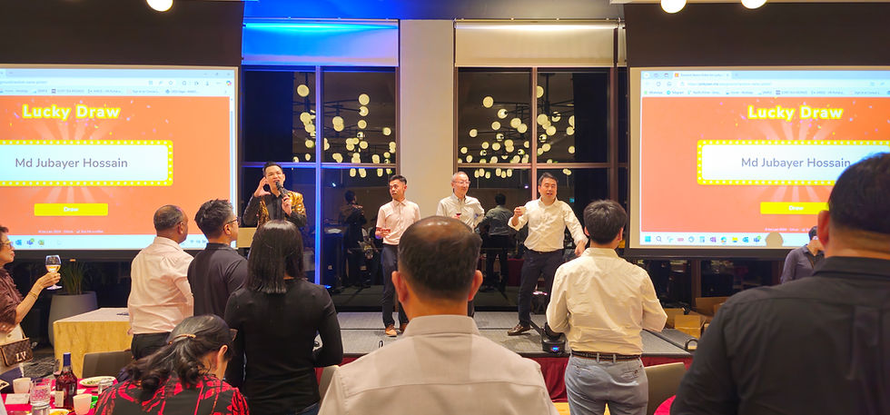 Emcee - A toasting celebration after the lucky draw session! Celebration after celebration!