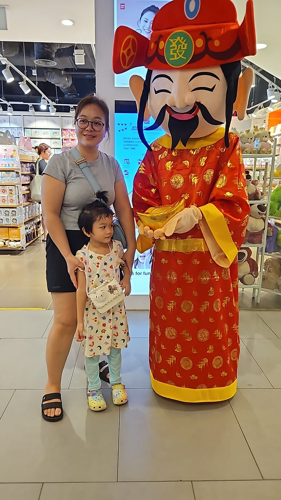 Emcee Singapore - The little girl feeling a little shy towards our mascot.