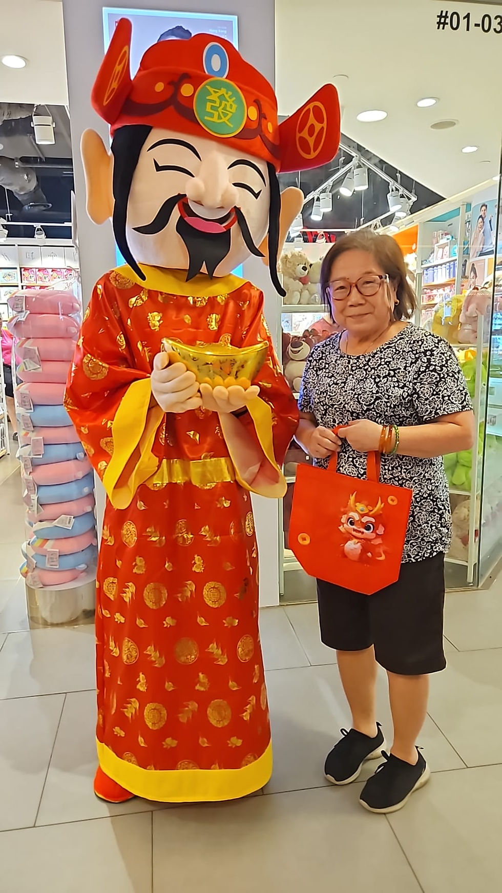 Emcee Singapore - Granny asking for a photo shoot!