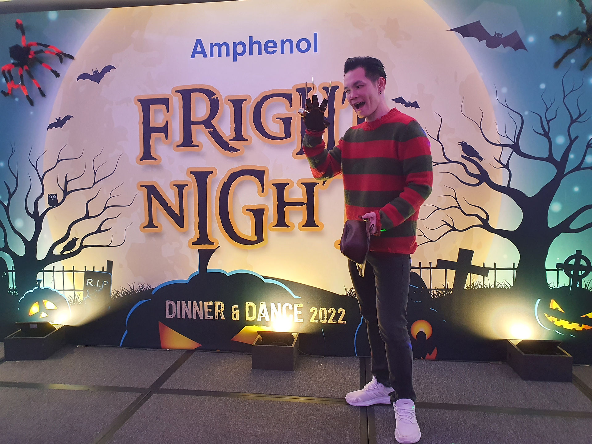 Singapore Emcee - Amphenol  